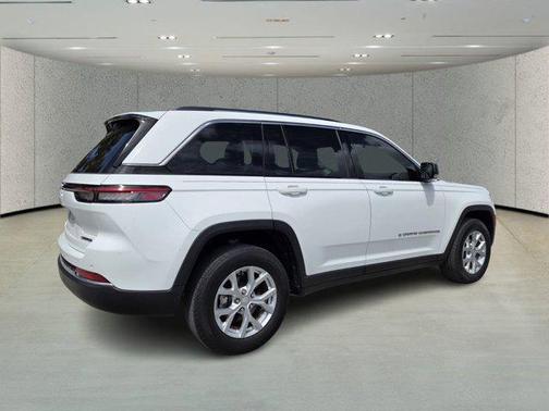 Bright White Clearcoat 2023 Jeep Grand Cherokee Limited