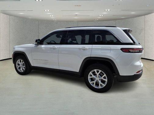 Bright White Clearcoat 2023 Jeep Grand Cherokee Limited