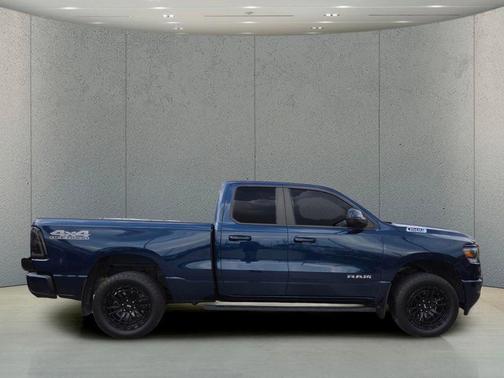 Patriot Blue Pearlcoat 2022 RAM 1500 Big Horn/Lone Star