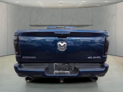 Patriot Blue Pearlcoat 2022 RAM 1500 Big Horn/Lone Star