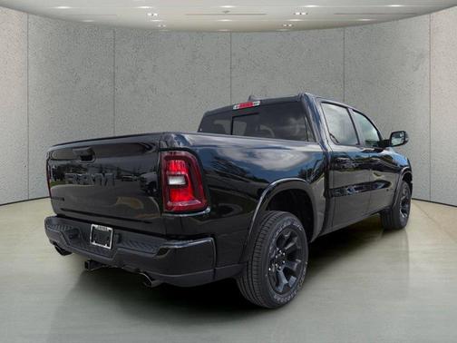 Diamond Black Crystal Pearlcoat 2027 RAM 1500 Big Horn/Lone Star