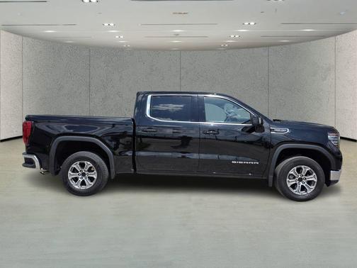 Onyx Black 2024 GMC Sierra 1500 SLT