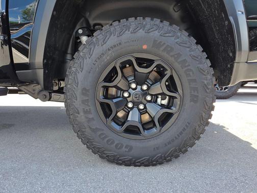 Diamond Black Crystal Pearlcoat 2026 RAM 1500 RHO Crew Cab 4x4 5'7' Box