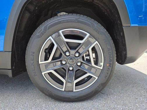 Hydro Blue Pearlcoat 2026 Jeep Cherokee Laredo 4x4