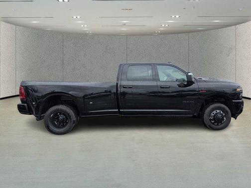 2026 RAM 3500 Laramie Crew Cab 4x4 8' Box