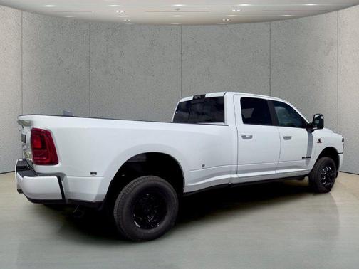 Bright White Clearcoat 2027 RAM 3500 Laramie
