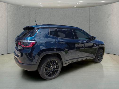 Fathom Blue Pearl Coat 2026 Jeep Compass Latitude