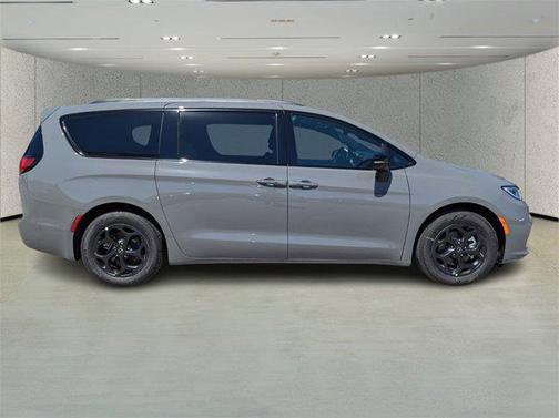 2025 Chrysler Pacifica Hybrid Premium S Appearance Pkg