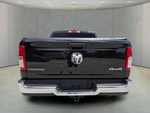 Diamond Black Crystal Pearlcoat 2024 RAM 1500 Big Horn/Lone Star