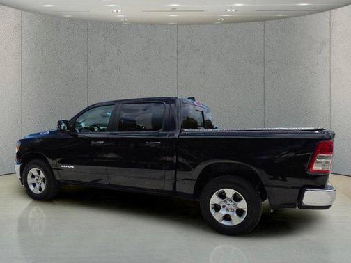 Diamond Black Crystal Pearlcoat 2024 RAM 1500 Big Horn/Lone Star