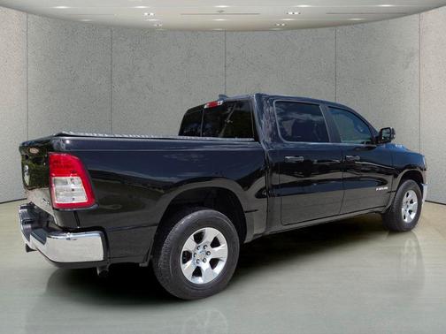 Diamond Black Crystal Pearlcoat 2024 RAM 1500 Big Horn/Lone Star
