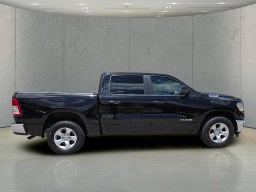Diamond Black Crystal Pearlcoat 2024 RAM 1500 Big Horn/Lone Star