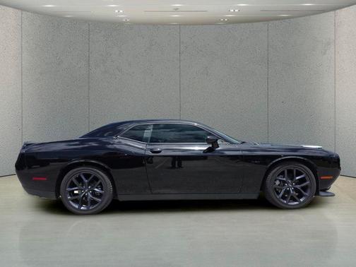 Pitch Black Clearcoat 2023 Dodge Challenger R/T