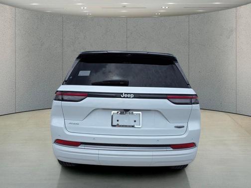 Bright White Clearcoat 2026 Jeep Grand Cherokee Summit