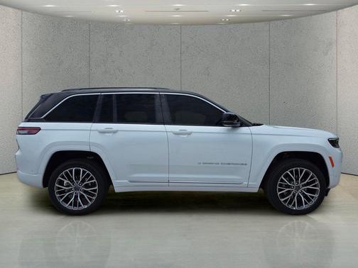 Bright White Clearcoat 2026 Jeep Grand Cherokee Summit