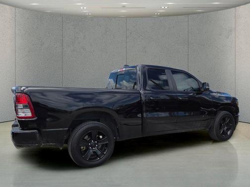 Diamond Black Crystal Pearlcoat 2022 RAM 1500 Big Horn/Lone Star