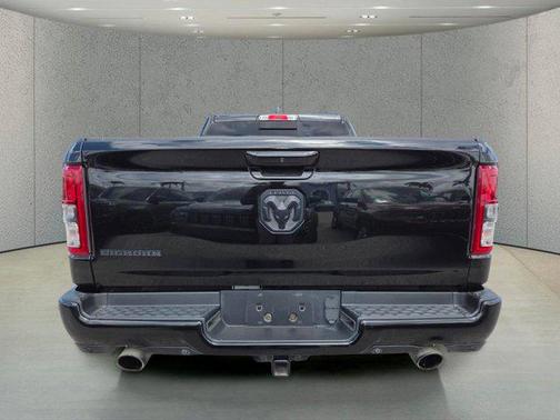 Diamond Black Crystal Pearlcoat 2022 RAM 1500 Big Horn/Lone Star