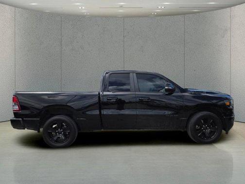 Diamond Black Crystal Pearlcoat 2022 RAM 1500 Big Horn/Lone Star