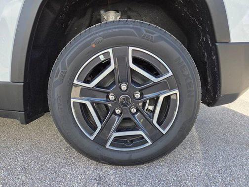 Bright White Clearcoat 2026 Jeep Cherokee Laredo 4x4