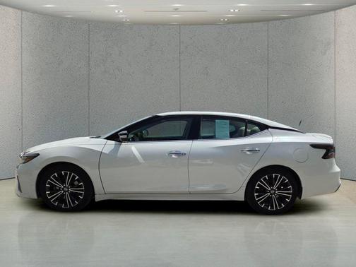 Pearl White Tricoat 2019 Nissan Maxima 3.5 SL