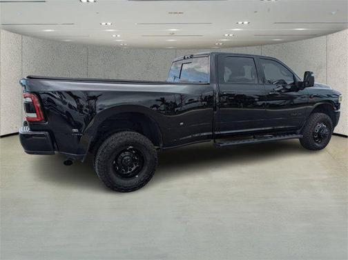 2024 RAM 3500 Laramie Crew Cab 4x4 8' Box