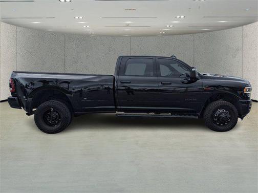 2024 RAM 3500 Laramie Crew Cab 4x4 8' Box