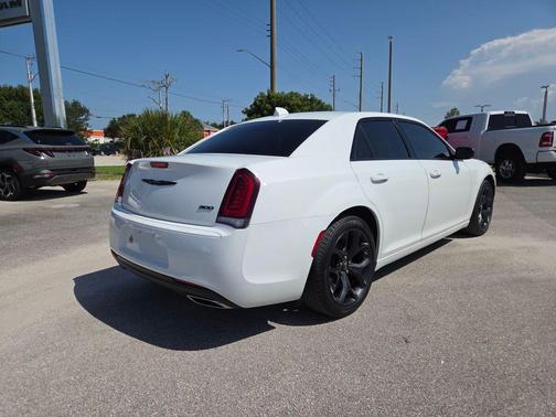 Bright White Clearcoat 2023 Chrysler 300 Touring