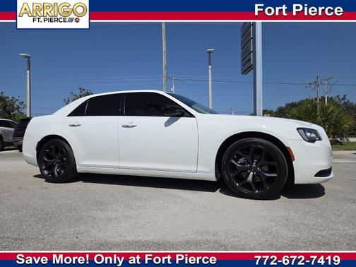 Bright White Clearcoat 2023 Chrysler 300 Touring