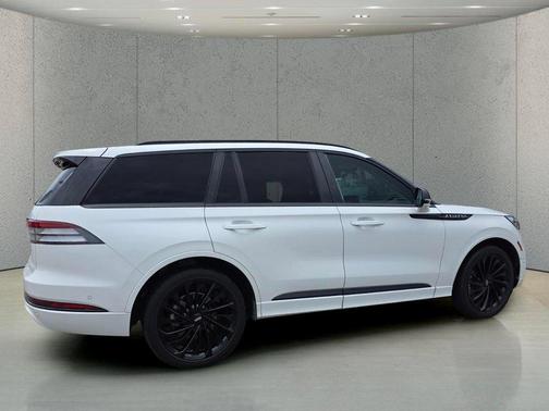 Pristine White Metallic Tri-Coat 2024 Lincoln Aviator Reserve AWD
