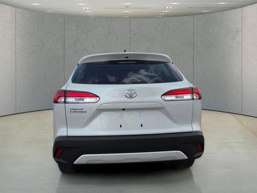 Pearl 2025 Toyota Corolla Cross L