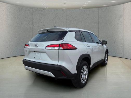 Pearl 2025 Toyota Corolla Cross L