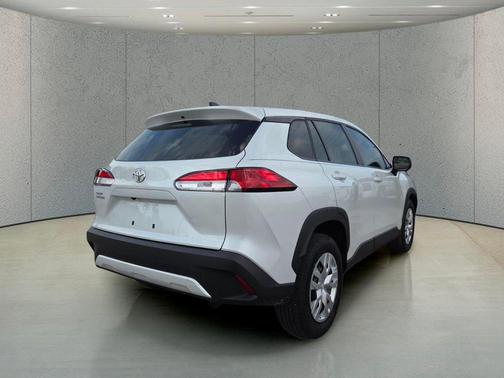 Pearl 2025 Toyota Corolla Cross L