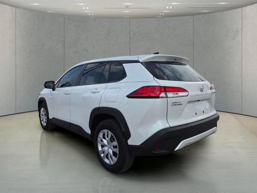 Pearl 2025 Toyota Corolla Cross L