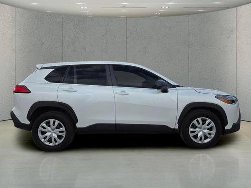 Pearl 2025 Toyota Corolla Cross L