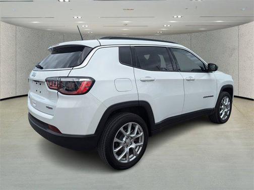 2024 Jeep Compass Latitude Lux
