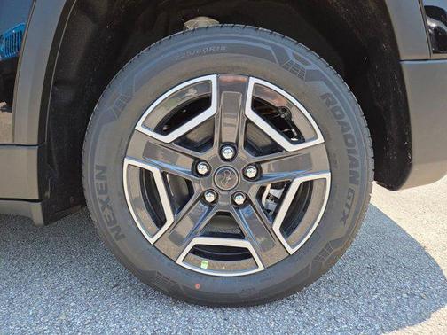 Diamond Black Crystal Pearlcoat 2026 Jeep Cherokee Limited