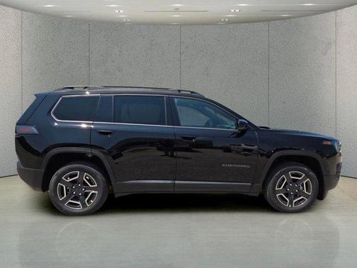 Diamond Black Crystal Pearlcoat 2026 Jeep Cherokee Limited