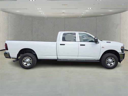 2026 RAM 2500 Tradesman Crew Cab 4x4 8' Box