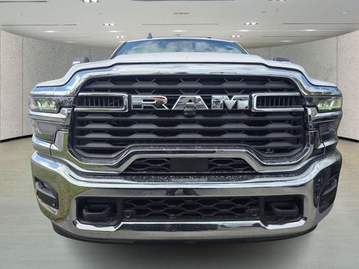 2026 RAM 2500 Tradesman Crew Cab 4x4 8' Box