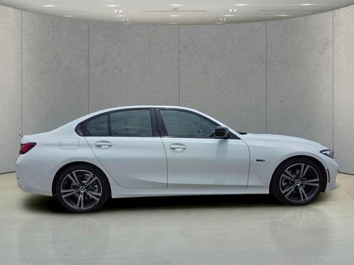 Alpine White 2023 BMW 330e 330e iPerformance