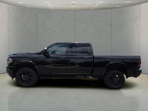 Diamond Black Crystal Pearlcoat 2019 RAM 2500 Laramie Crew Cab 4x4 6'4' Box