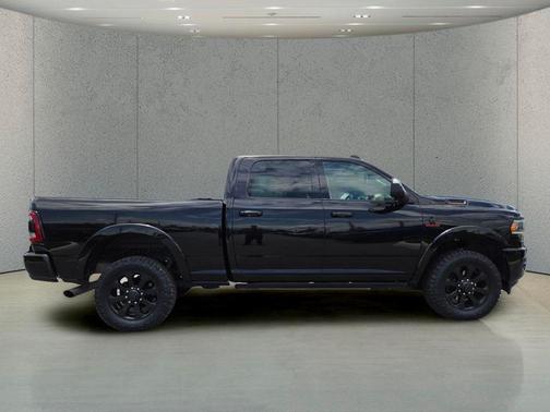 Diamond Black Crystal Pearlcoat 2019 RAM 2500 Laramie Crew Cab 4x4 6'4' Box