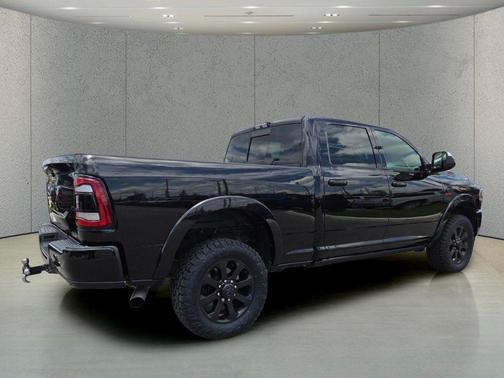 Diamond Black Crystal Pearlcoat 2019 RAM 2500 Laramie Crew Cab 4x4 6'4' Box