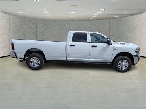2025 RAM 3500 Tradesman Crew Cab 4x4 8' Box
