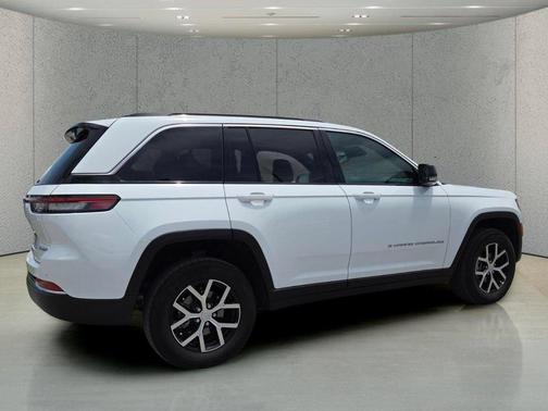 Bright White Clearcoat 2024 Jeep Grand Cherokee Limited
