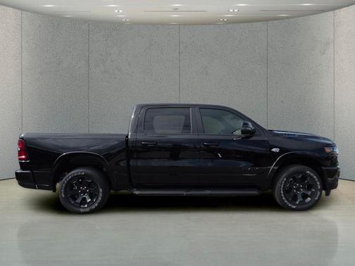 Diamond Black Crystal Pearlcoat 2026 RAM 1500 Big Horn/Lone Star