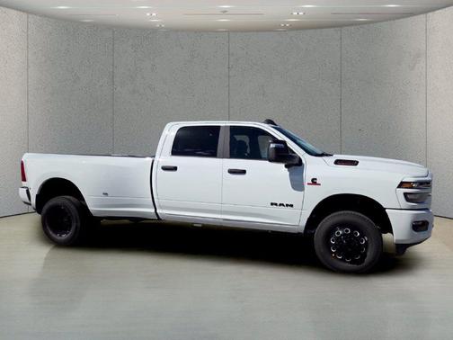 Bright White Clearcoat 2027 RAM 3500 Big Horn