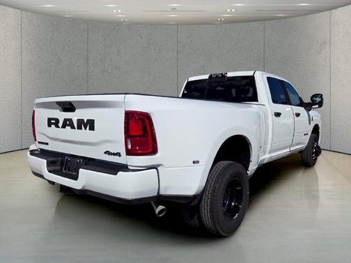 Bright White Clearcoat 2027 RAM 3500 Big Horn