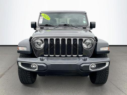 Granite Crystal Metallic Clearcoat 2023 Jeep Gladiator Sport