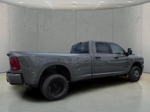 Ceramic Gray Clearcoat 2026 RAM 3500 Big Horn Crew Cab 4x4 8' Box